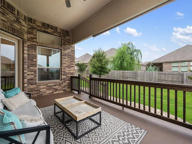 725 Millcreek Ln — Photo 32