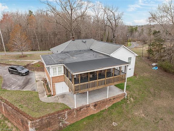 3rd image of 723 Haynes Rd