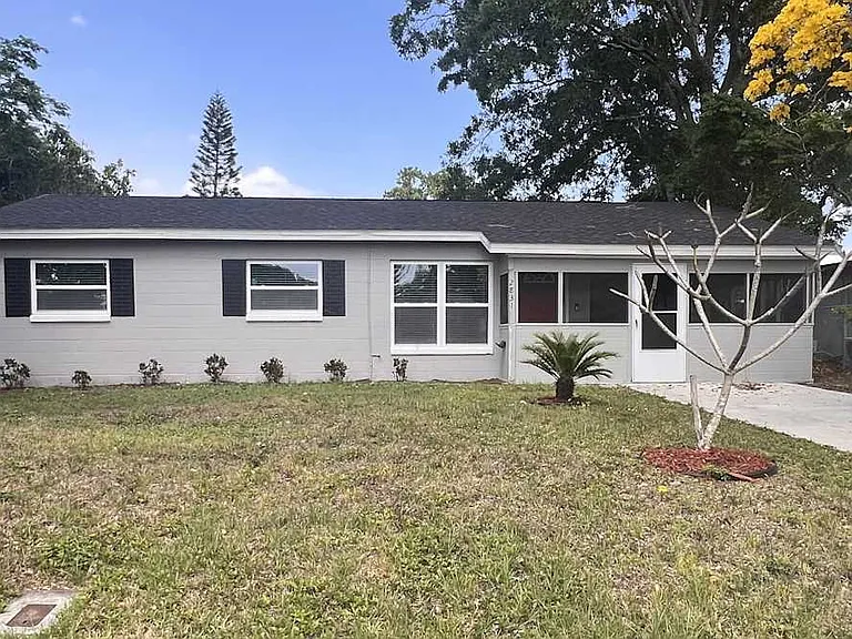 2830 Sanka Dr — Photo 2