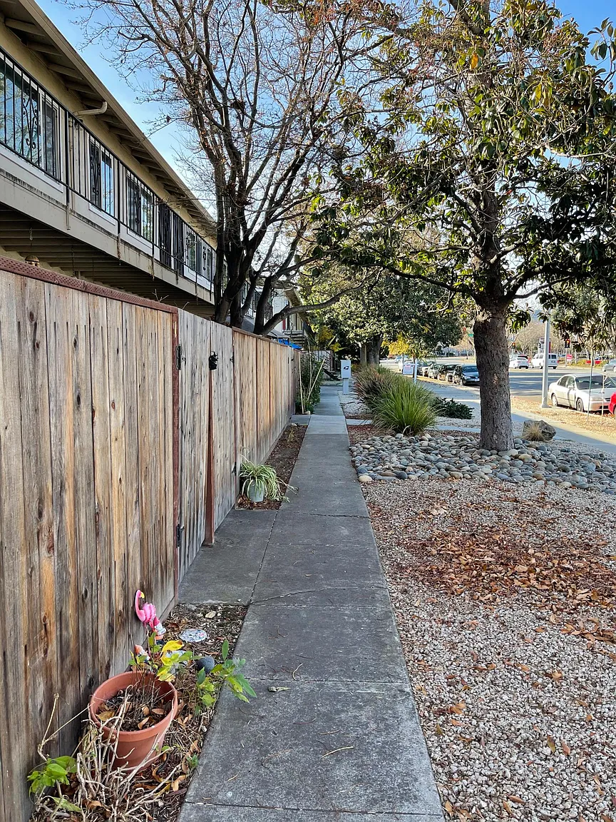 4752 Hamilton Ave #9 photo 1