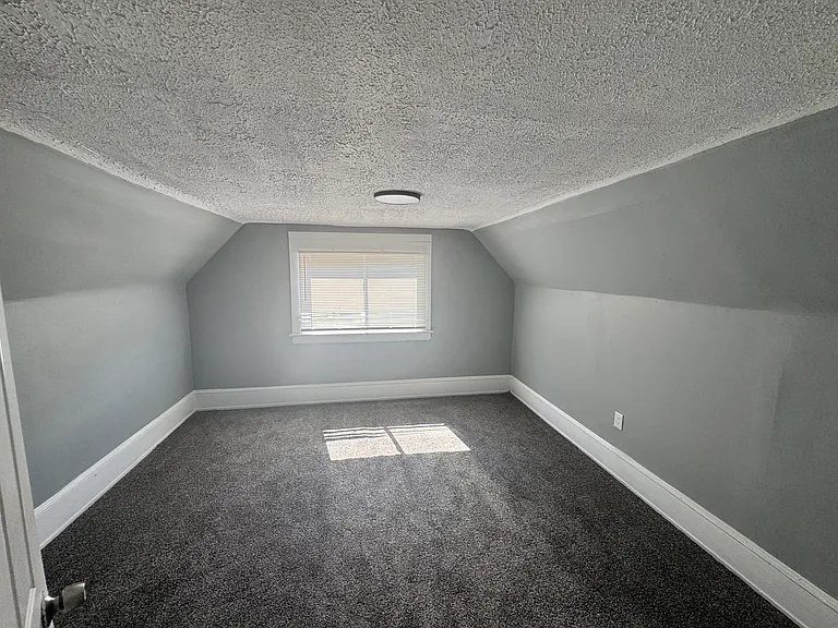 1339 E 115th St — Photo 9