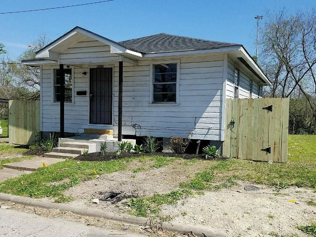 2 bed, 1.0 bath, 864 sqft, $1,399 — Photo 1