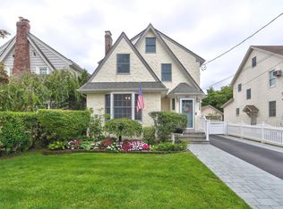 260 Raymond St, Rockville Centre, NY 11570