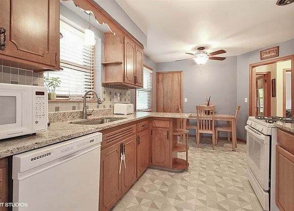 3rd image of 6221 N Olcott Ave