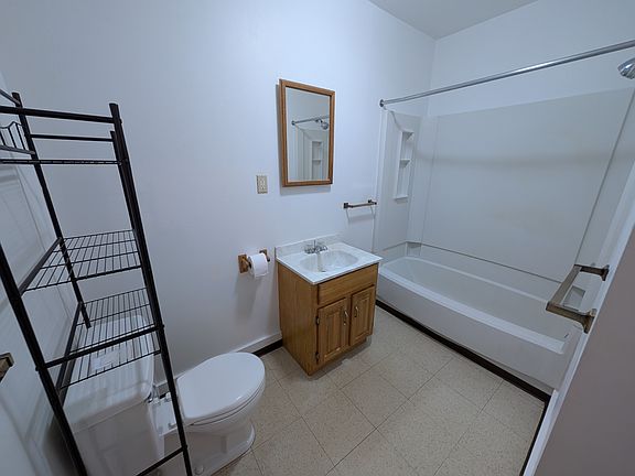 4th image of 457 Oxford St #5