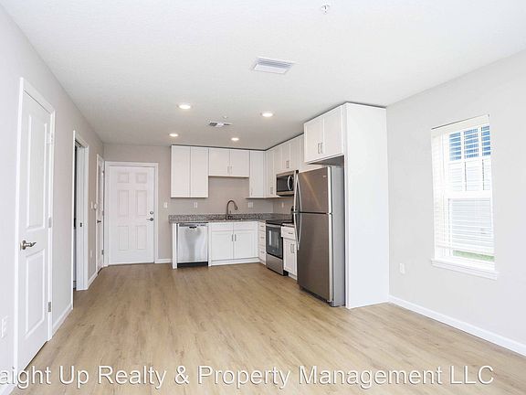 4th image of 927 E Lemon St Unit 104