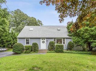 19 Pilgrim Rd, Quaker Hill, CT 06375