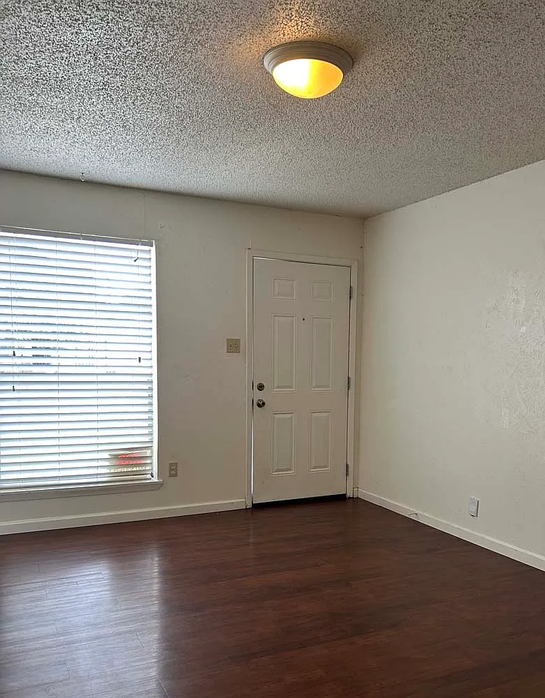 3 bed, 1318 sqft, $1,940 — Photo 4