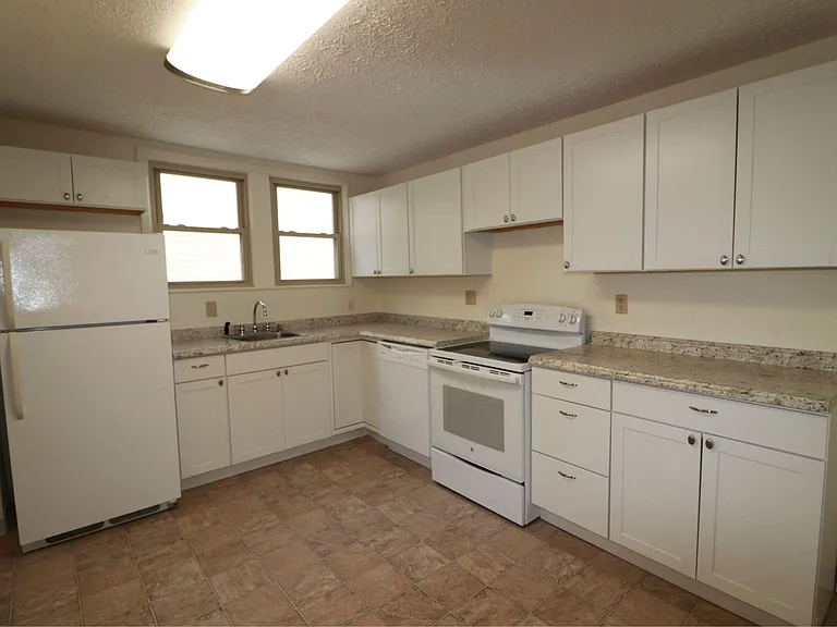607 Junction St — Photo 6