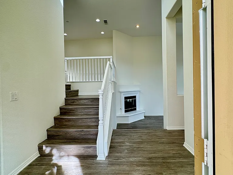 1331 Bayside Cir — Photo 8
