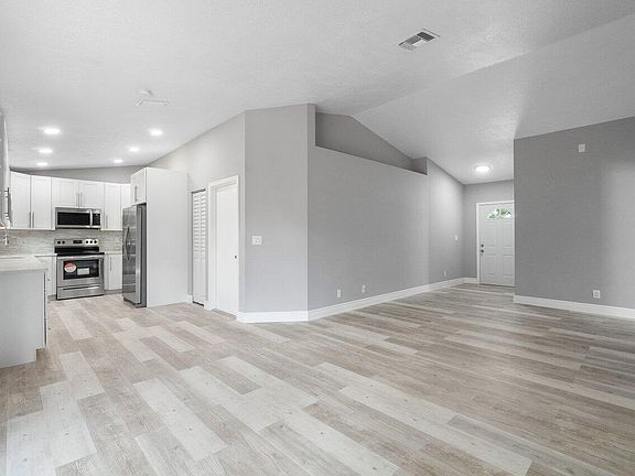 3rd image of 5213 Blueberry Hill Avenue