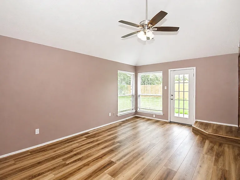 3515 Woodmere Ln — Photo 9