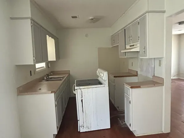 2615 Kay White Cir, Greenwood, MS 38930