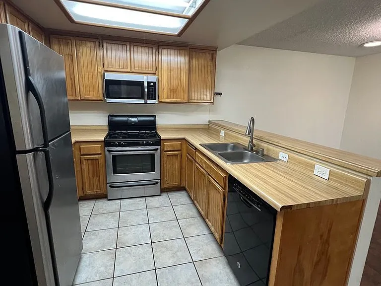 406 Coronado Dr — Photo 9