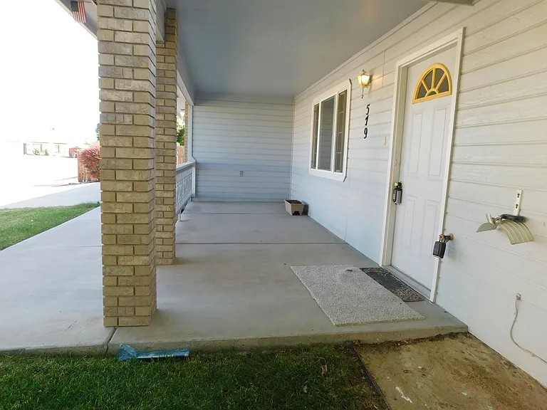 579 Darby Dr — Photo 3