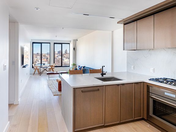 3rd image of 58 Saint Marks Pl #806