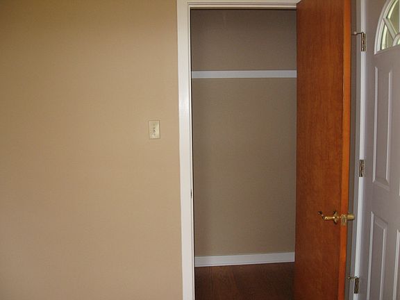 5th image of 51 E Pine St