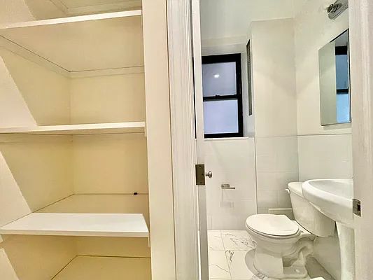 Rented by HOLTON REAL ESTATE INC. | media 11