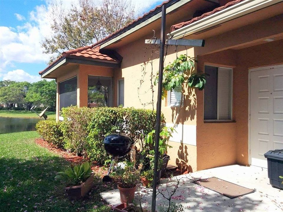 1st image of 825 NW 91st Ter