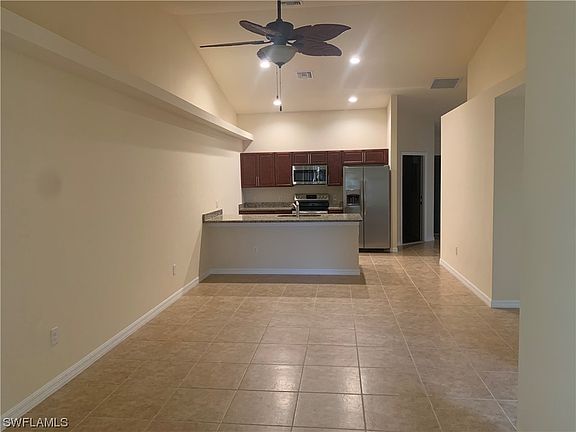 5th image of 2820/2824 SW 7th Place Cpe