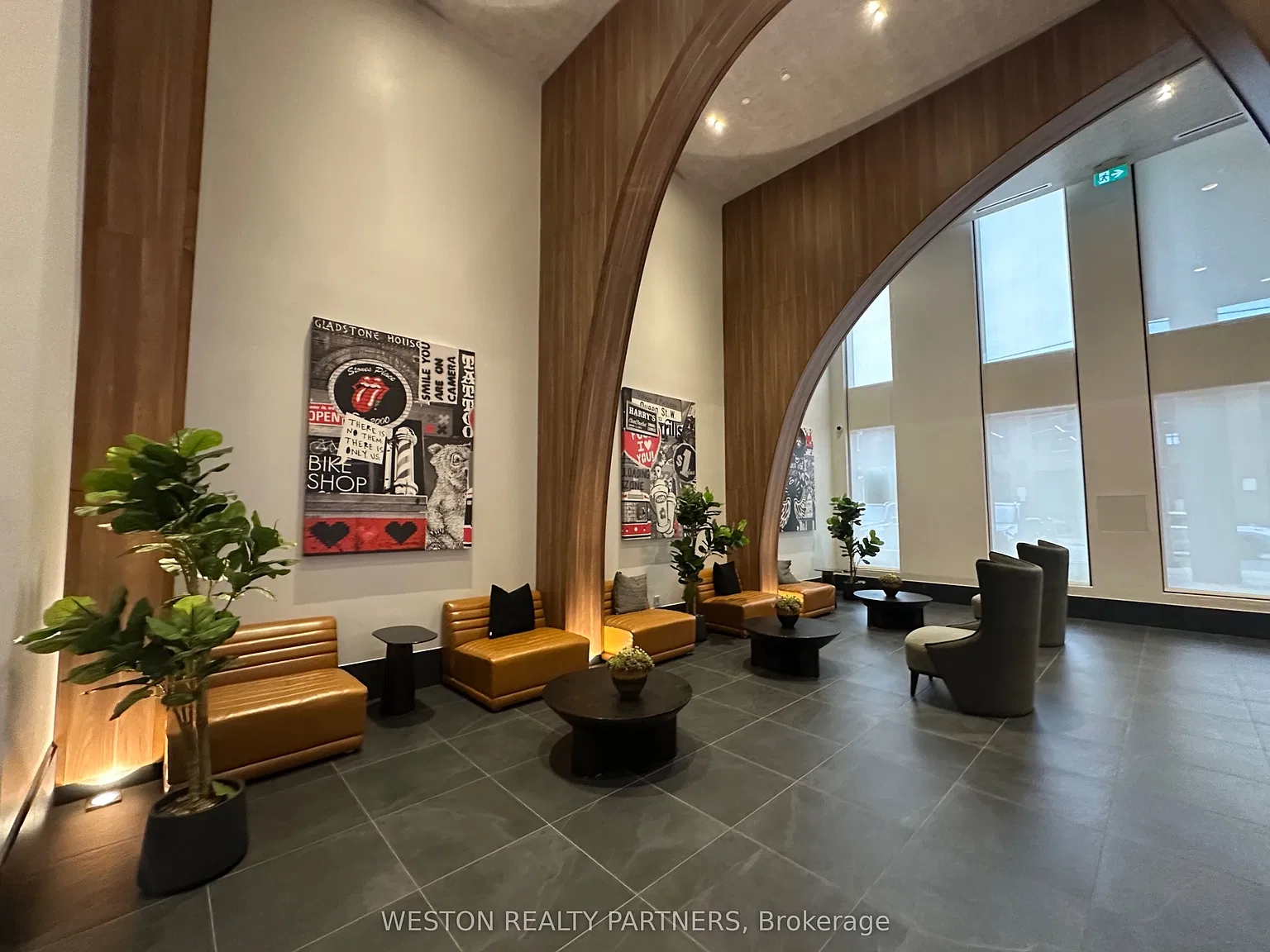 XO Condos — Photo 2