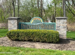 811 Waldens Pond Rd, Albany, NY 12203