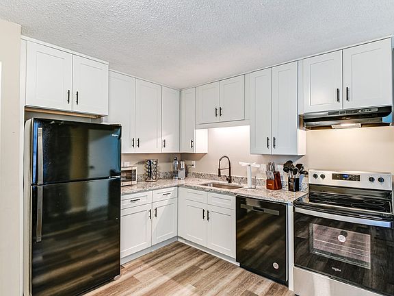 2nd image of 2327 Ilolo St
