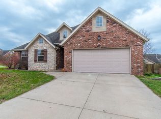 116 W Sandalwood Ln, Nixa, MO 65714