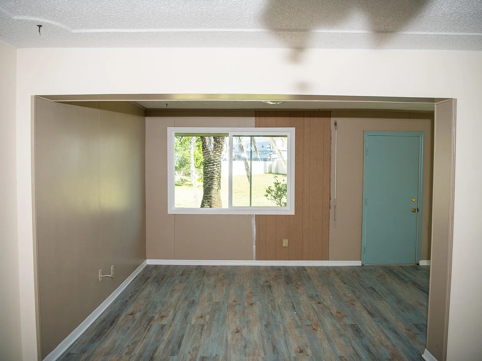 123 Christine Cir — Photo 2
