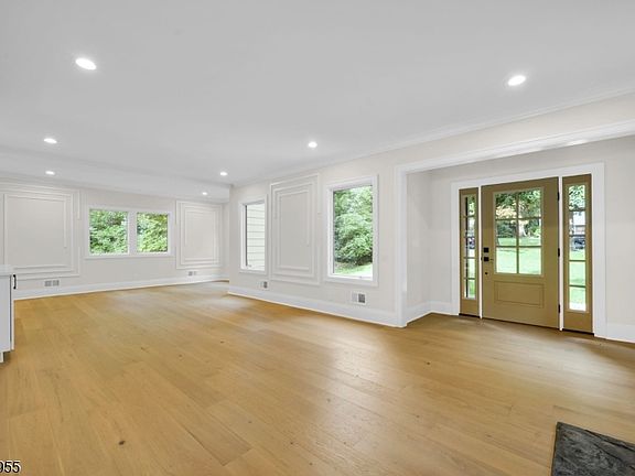 5th image of 44 Hanover Rd