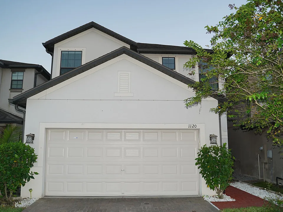 1120 Ballard Green Pl
