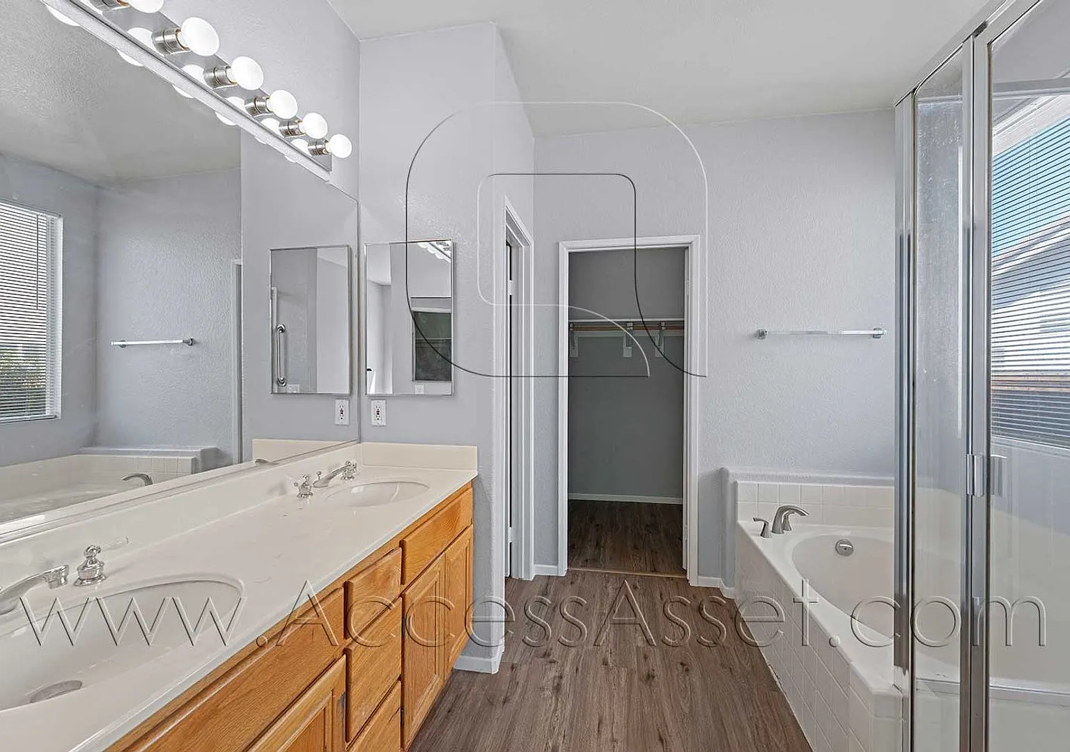 Spacious Single-Story 4-Bedroom Home with 3-Car Garage in Horsethief Canyon Ranch — Photo 2