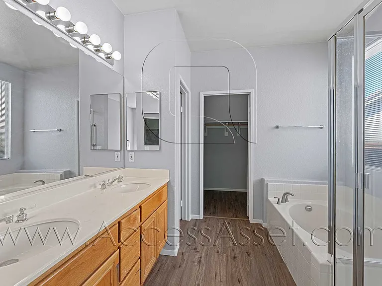 27090 Adelanto Dr — Photo 2