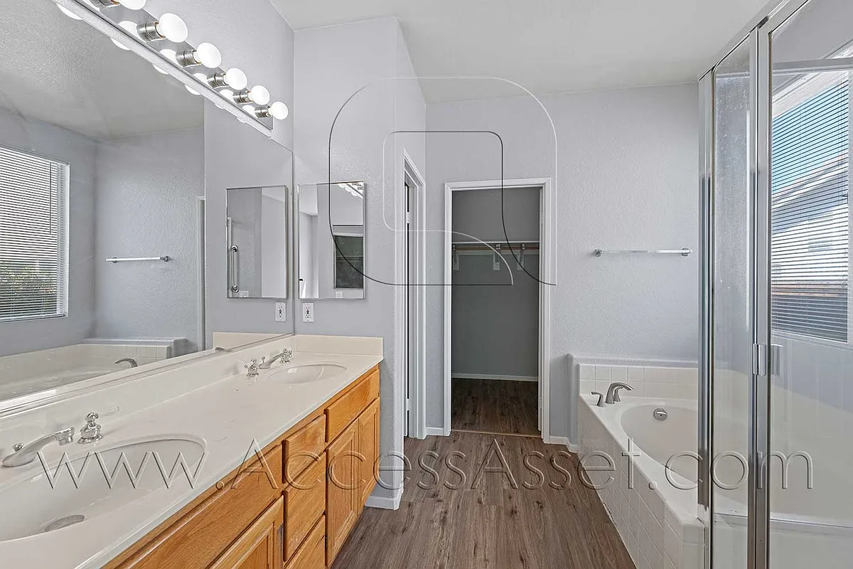 Building Photo - 27090 Adelanto Dr