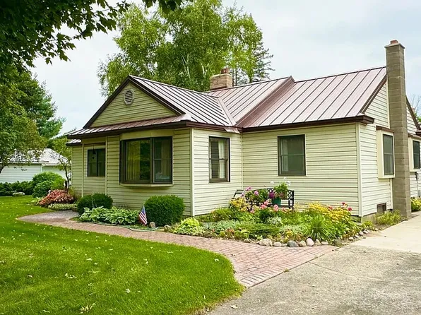 204 W Avenue D, Newberry, MI 49868