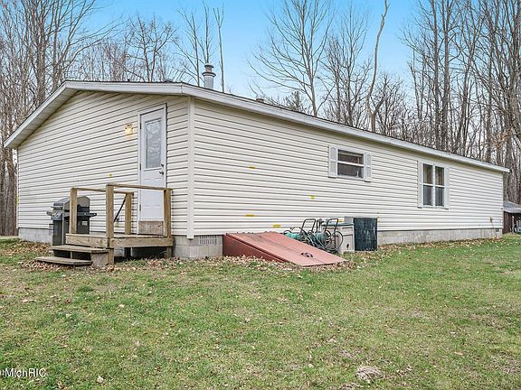 5th image of 9585 46th St
