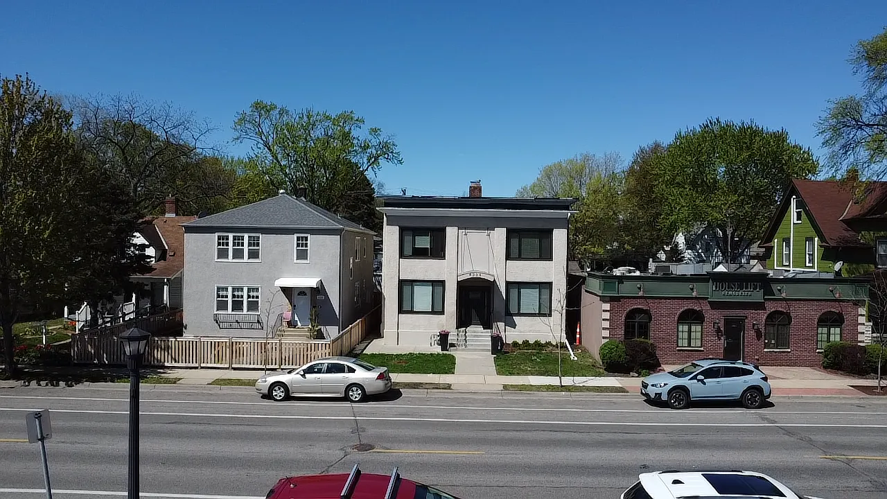 3 bed, 1100 sqft, $1,800 — Photo 1