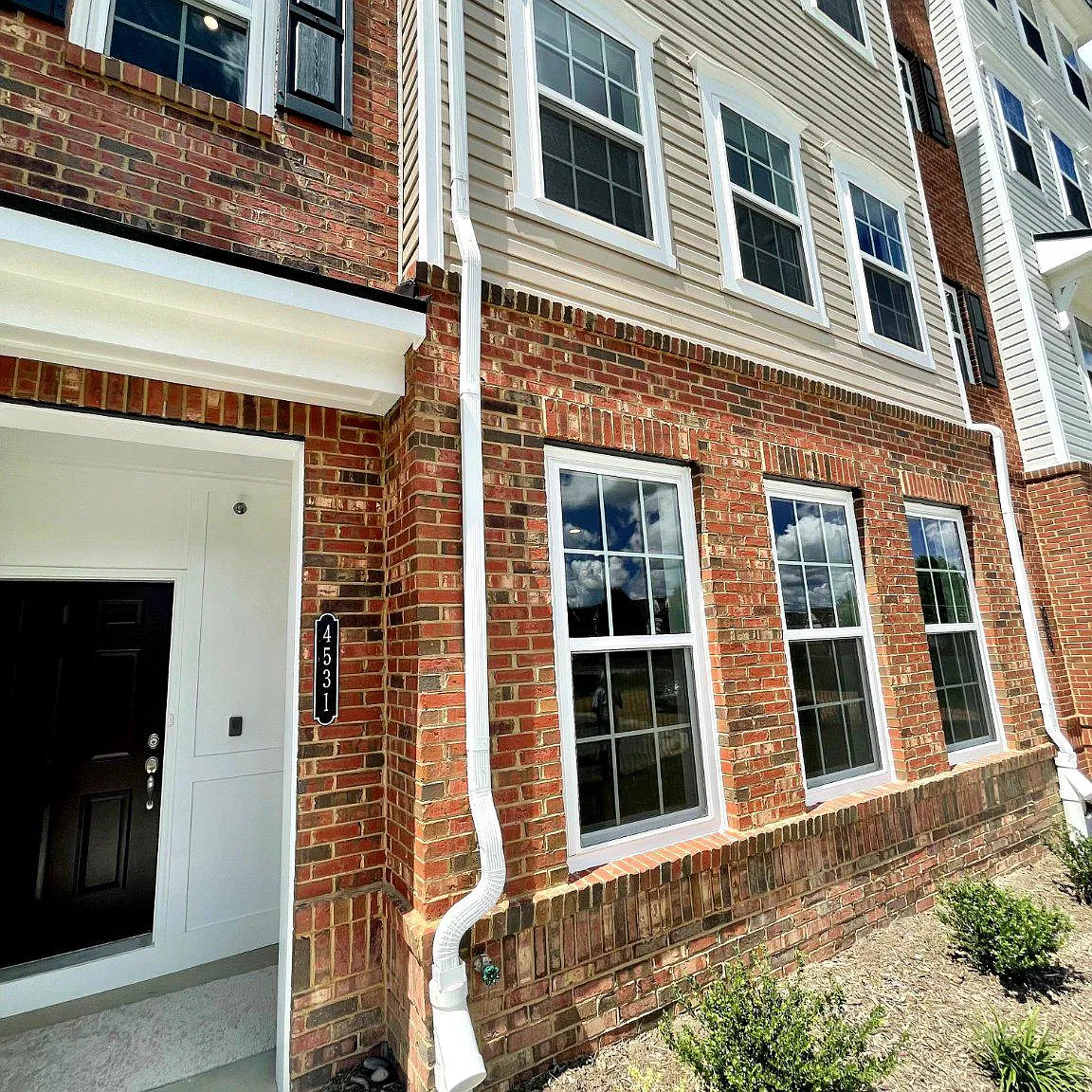 3 bed, 2.5 bath, 1709 sqft, $2,900 — Photo 1