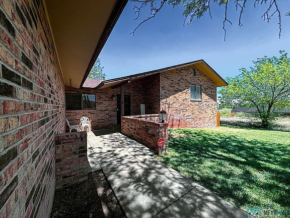 5th image of 23 Western Briar Rd