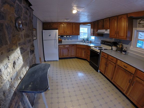 Kitchen (New range 12/7)