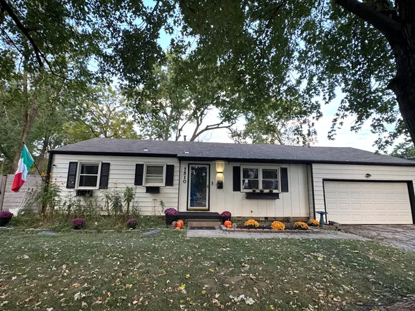 7510 Ash St, Prairie Village, KS 66208