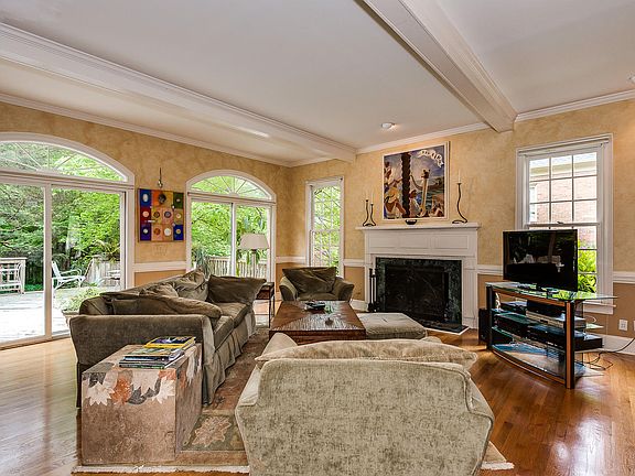 5th image of 4201 Black Sycamore Dr