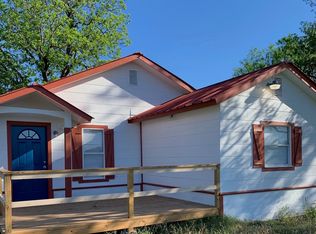 301 E Main St, Knippa, TX 78870