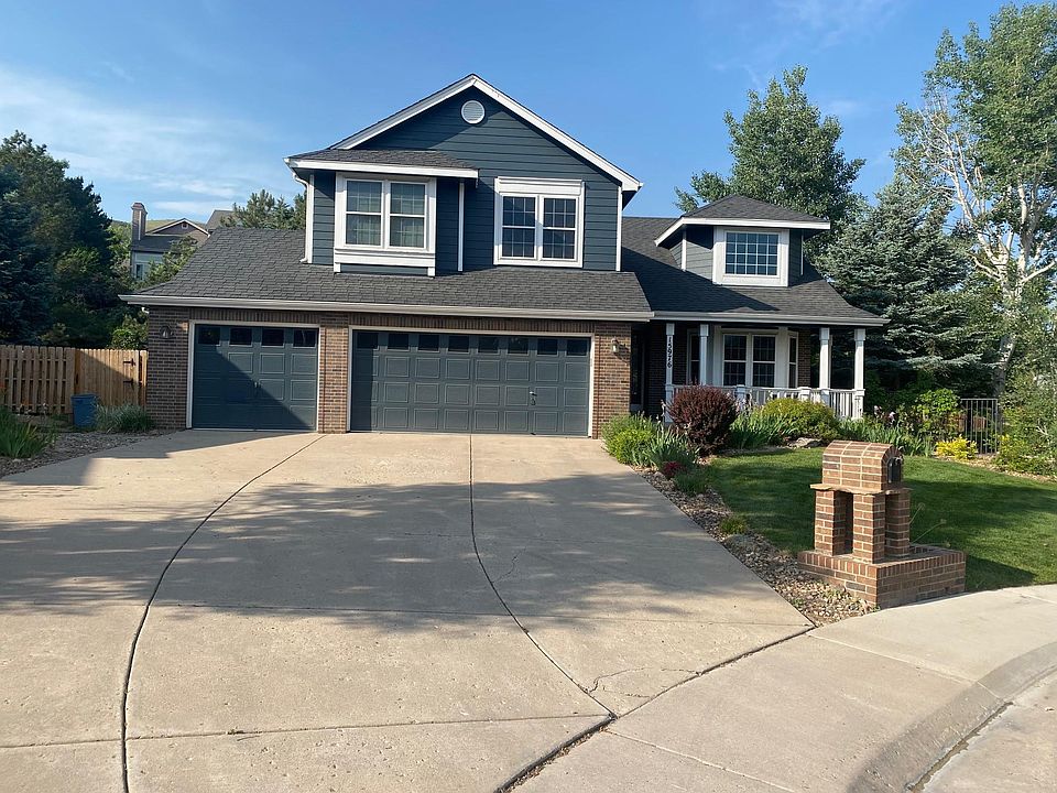 Dead-end cul-de-sac, three car garage, extra large driveway