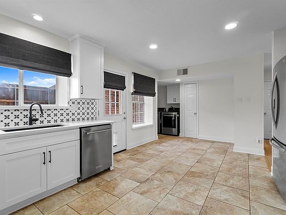 4th image of 114 N Carriage House Way