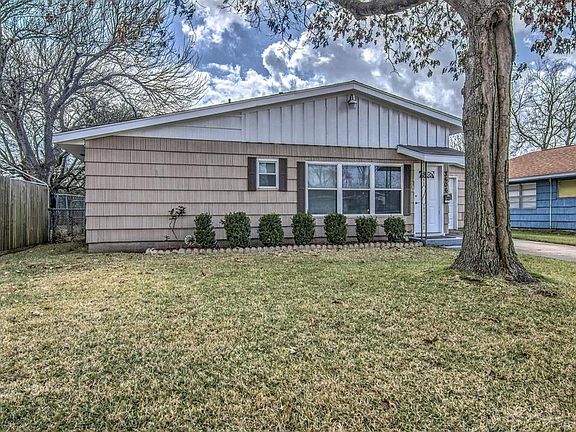 2nd image of 3606 Longwood Dr