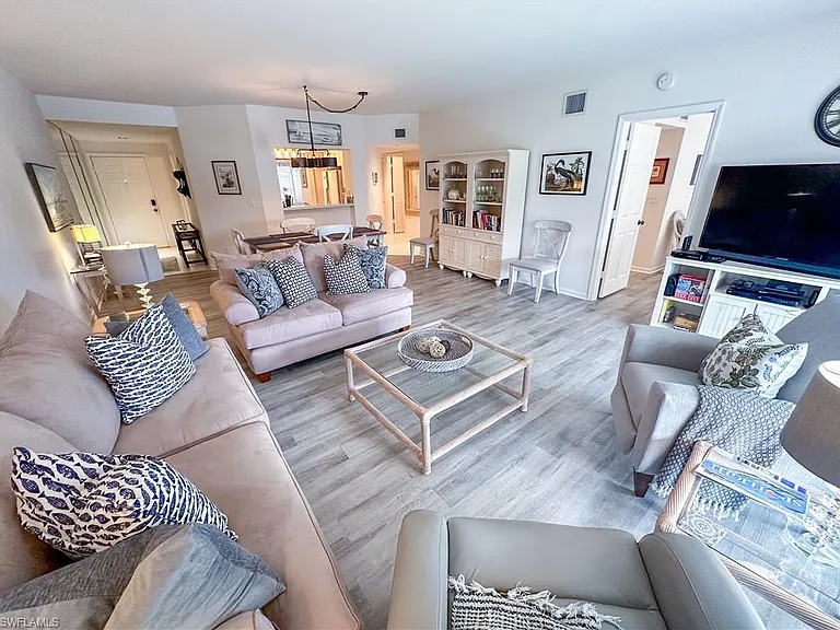 4240 Lake Forest Dr #413 — Photo 9