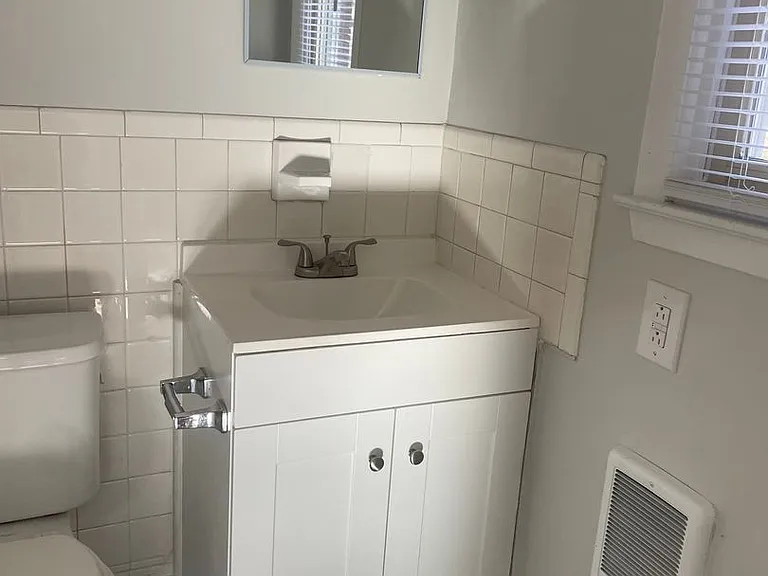 Chestnut Street Apartments — Photo 15
