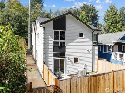 5984 26th Avenue SW #B, Seattle, WA, 98106