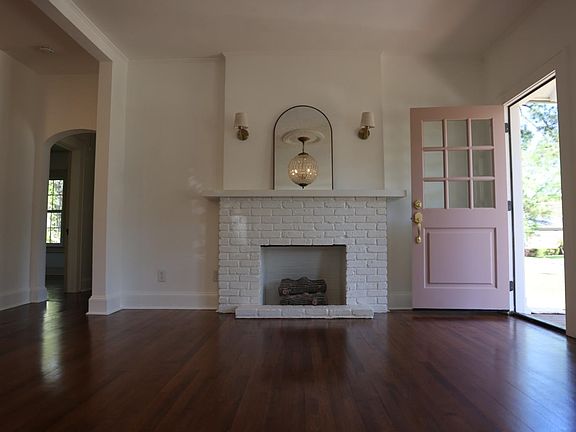 5th image of 732 Beard St